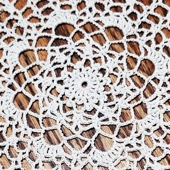 New Hand Crafted Natural Candy Dish 13" Doily - Picture 3 of 3